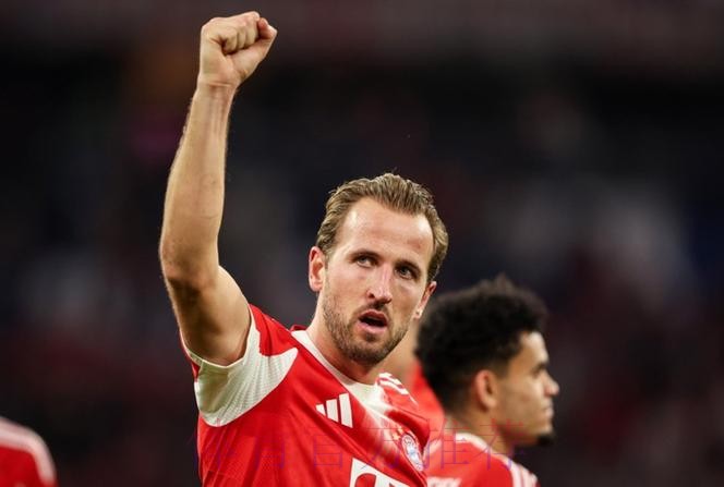 凯恩压哨救主！造点后点球绝平，77场轰80球，再创德甲纪录